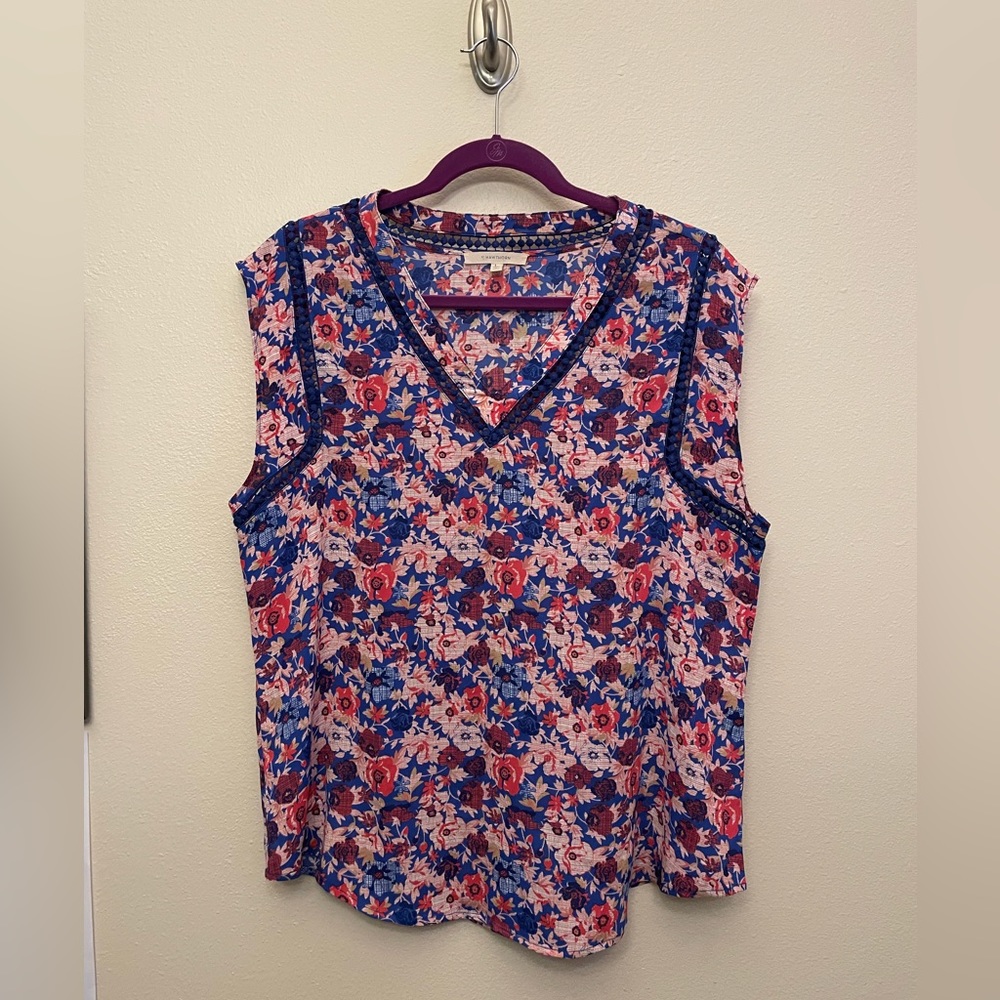 Sleeveless blouse/tank top, blue and light red floral, 41Hawthorn brand, large.